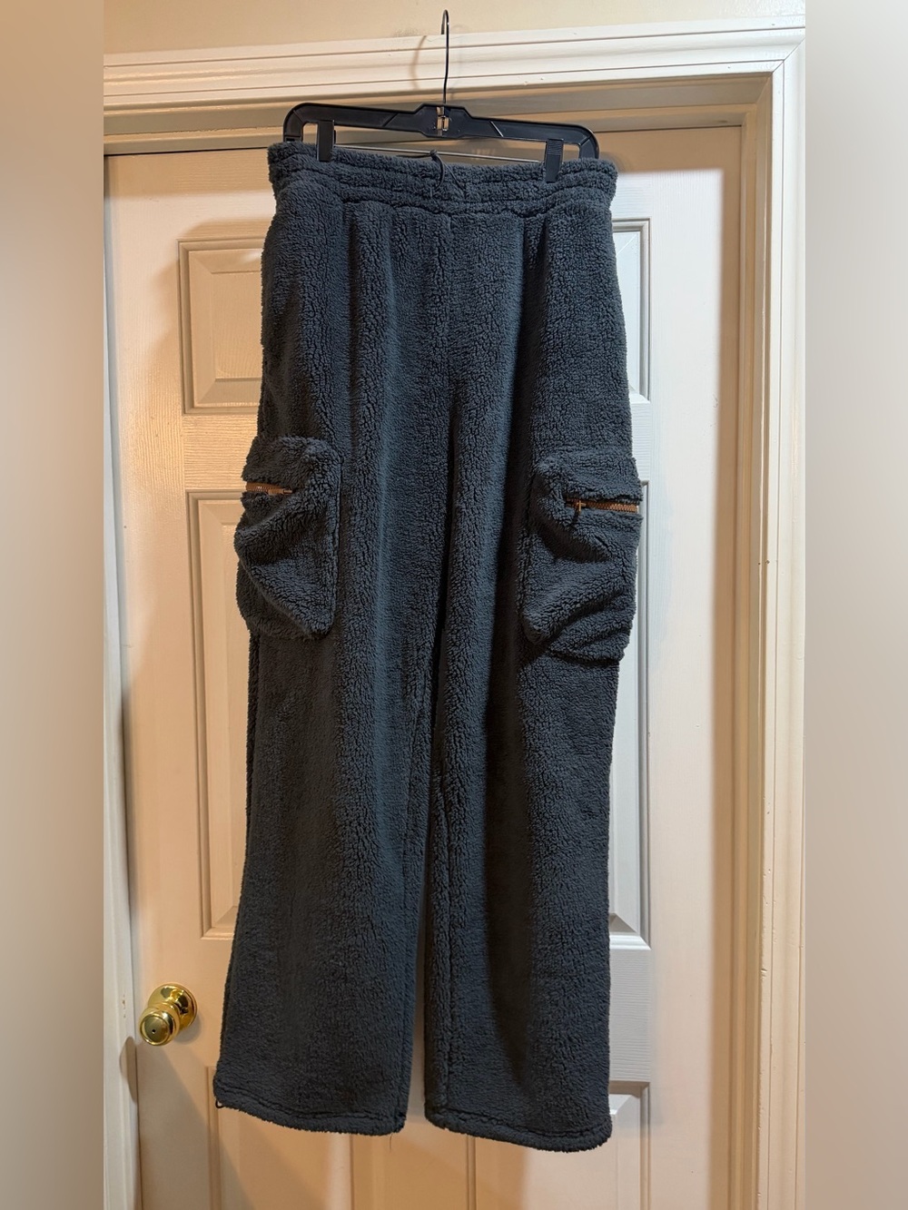 UGG Women's Charcoal Teddy Cargo Pants NWT #fall #cozy #present